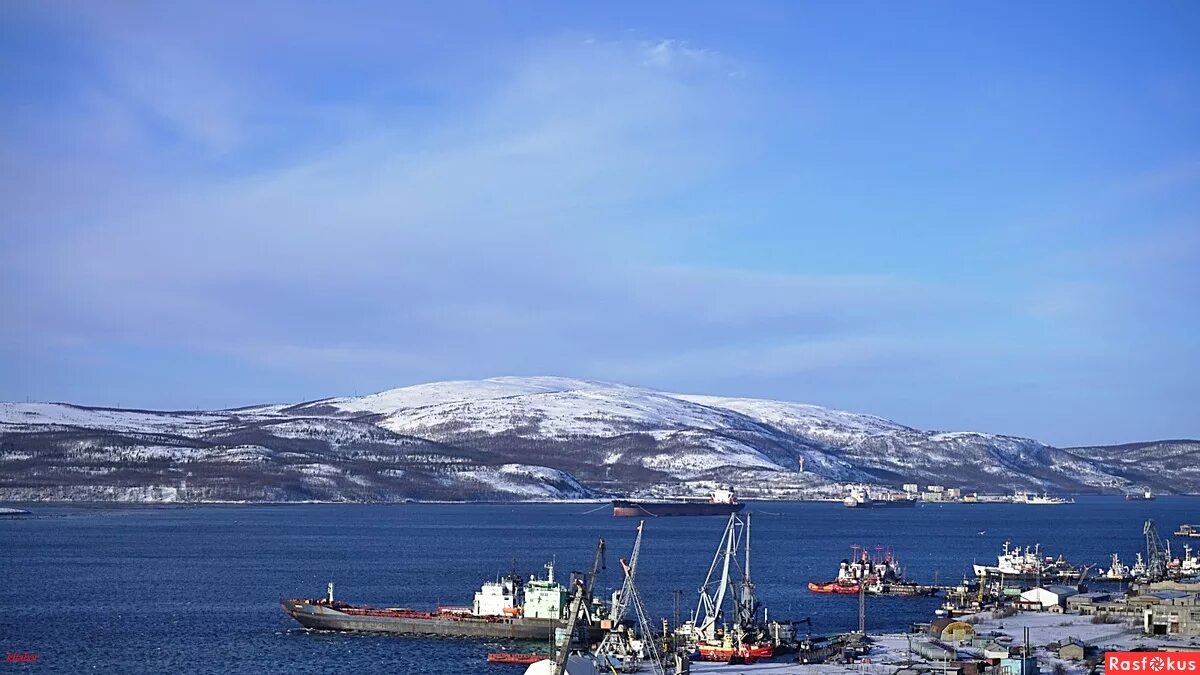 Мурманск город порт. Города порты баренцева моря. Североморск база северного флота. Морской порт лавна мурманск. Кольский залив порт мурманск.