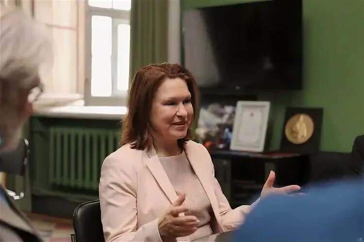 Читать неудобная жена ректора академии