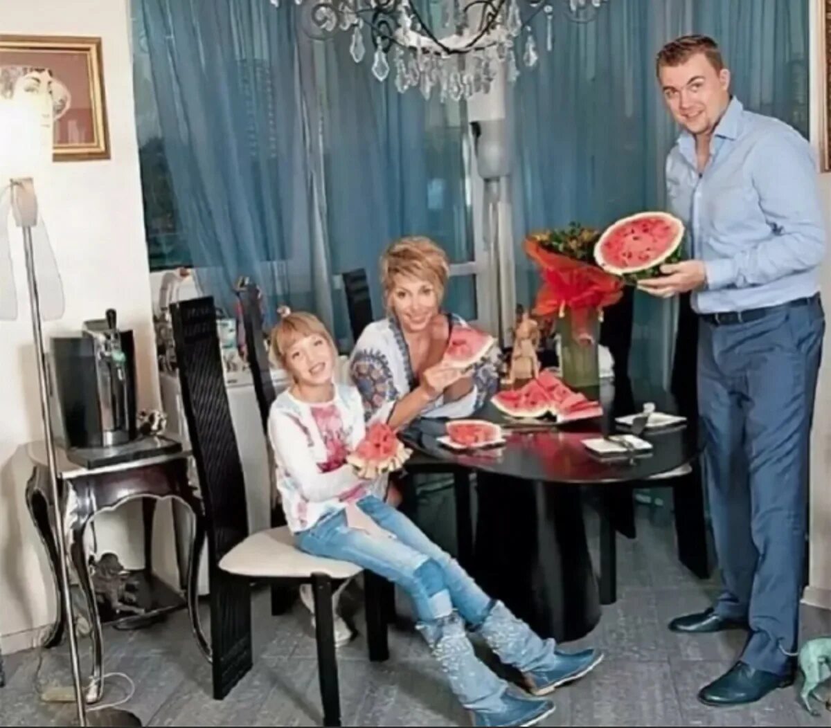 Воробей замужем. Андрей кислюк муж елены воробей. Соня лебенбаум дочь елены воробей. Воробей замужем. Дочь елены воробей.