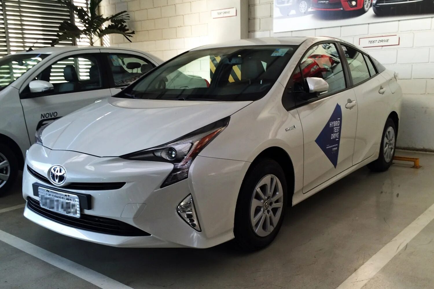 Toyota prius 4. Тойота приус купе. Prius 2023. Toyota четвертое поколение prius 2015. Toyota prius четвертое поколение.