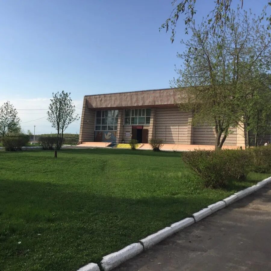 Дк петровское. Усадьба петровское лыткарино. Левошево шатура. Петровск дом культуры. Ишимбай дом культуры.
