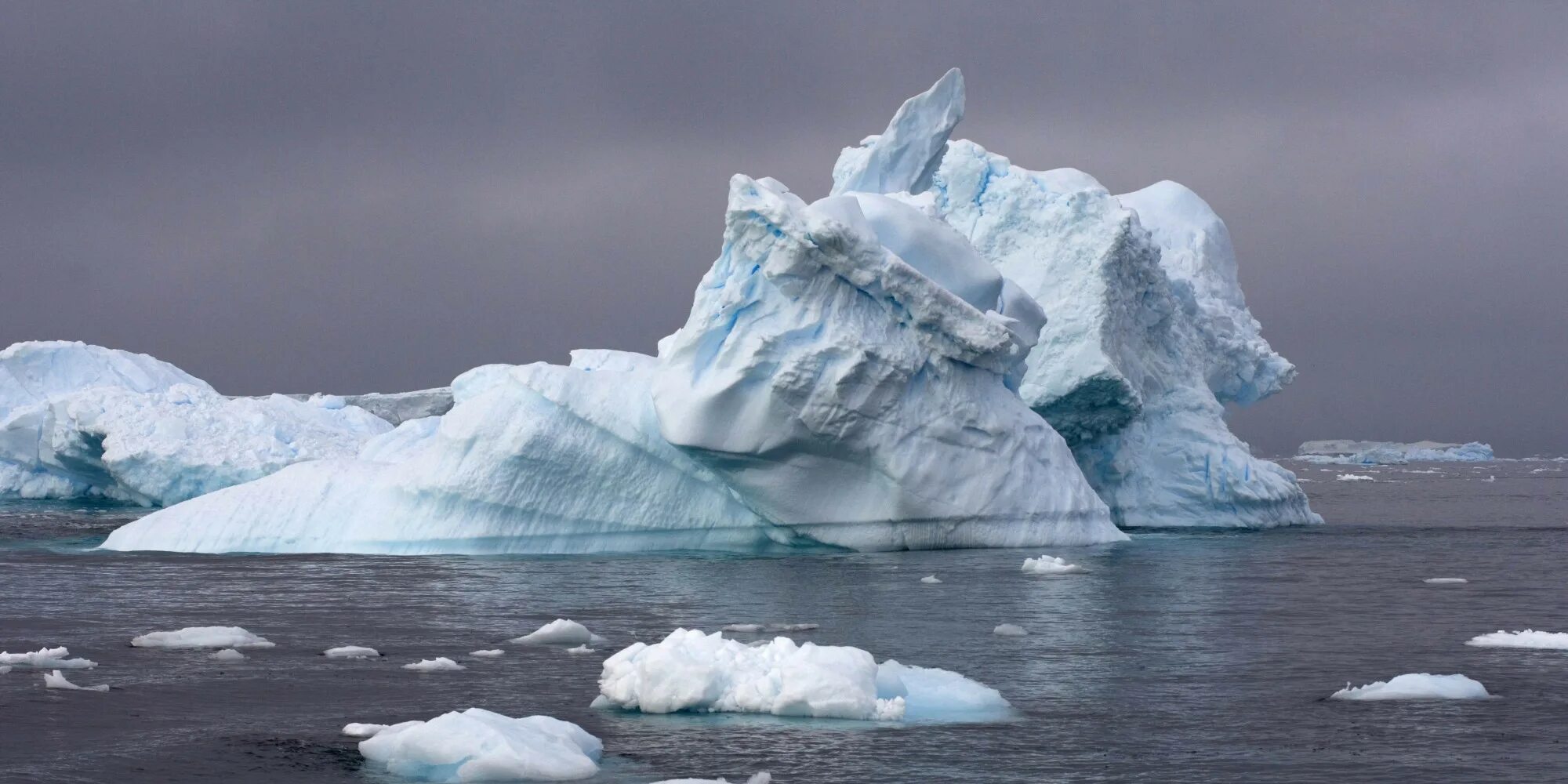 Южный океан айсберги. Антарктида Южный океан. Южный Ледовитый океан. Айсберг океан Антарктика океан. Южный океан природа