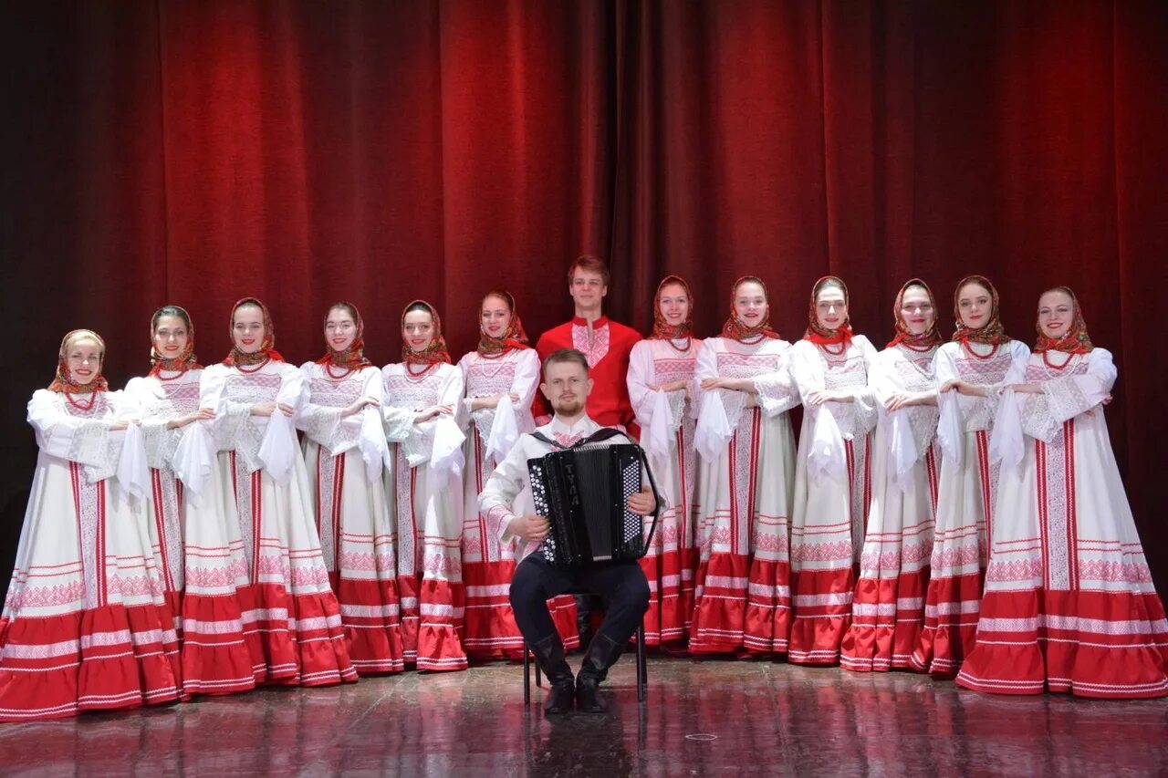 Пение нижний новгород. Нижегородский музыкальный колледж им Балакирева. КМК Римского-Корсакова Краснодар сольное народное пение. Народный хор Рязанского музыкального училища имени г. и а. пироговых.