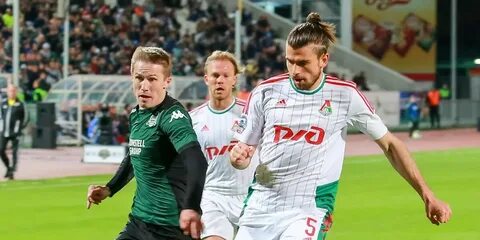 Игрок между