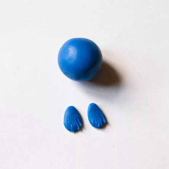 Синий пластилин. Лепка из голубого пластилина. Пластилин синего цвета. Лёгкая поделка из пластилина синий цает.
