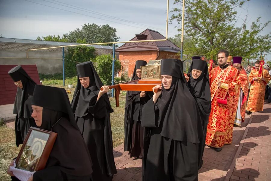 Свято-Никольский женский монастырь Пугачев. Свято Никольский женский монастырь Саратов. Пугачевский монастырь район женский. Монастырь в Пугачеве Саратовской области. Никольское сейчас