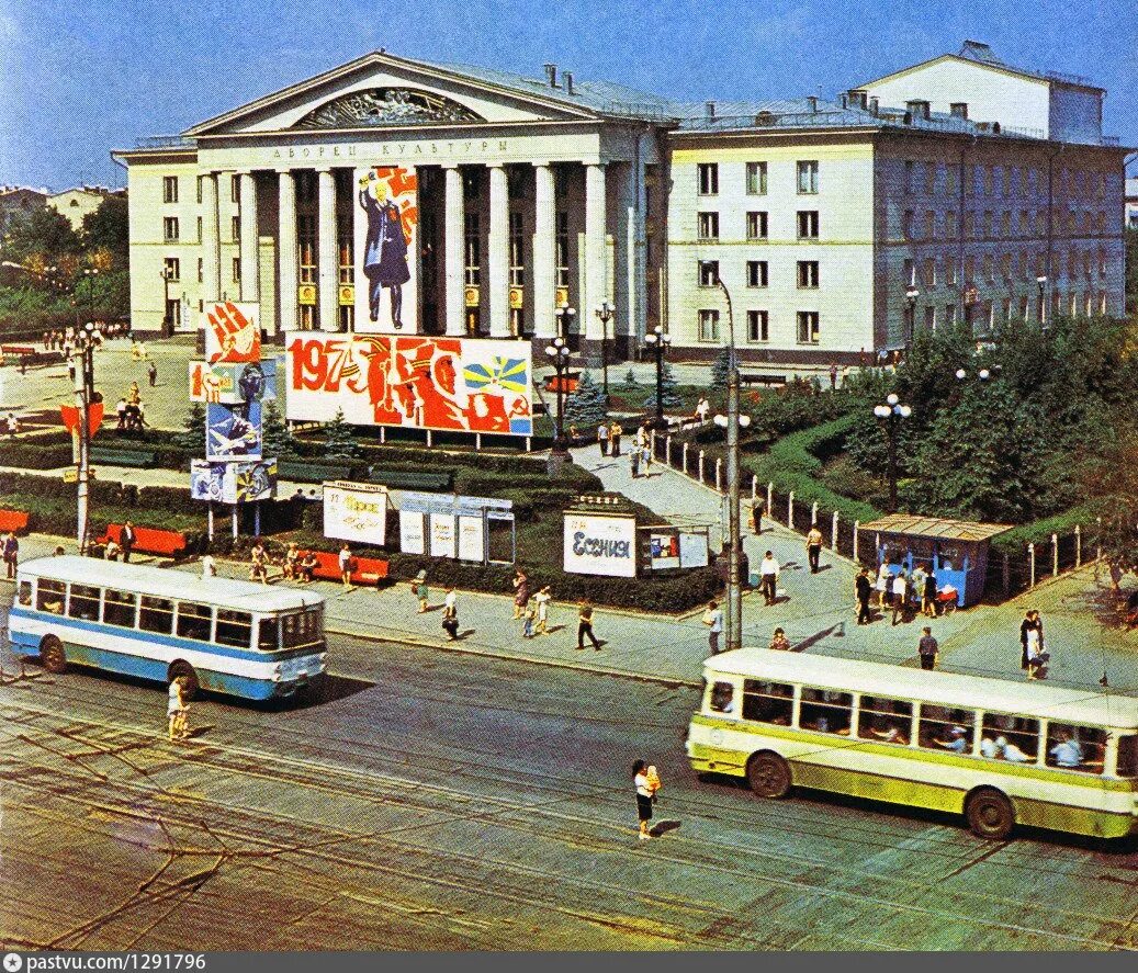 Город куйбышев сейчас как называется в россии. Площадь Кирова Самара. Куйбышев площадь Кирова. Площадь Кирова Куйбышев СССР. Площадь Кирова Самара 2000год.