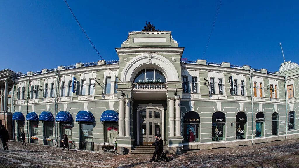 Городской сайт хабаровска. Центральный гастроном Хабаровск. Здание городской Думы (Хабаровск). Хабаровск исторический центр. Синагога Хабаровск.