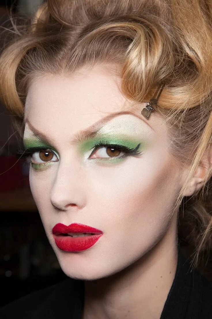 Пэт макграт. Pat mcgrath labs mothership ix: huetopian dream palette. Pat huetopian. Пэт маграт. Pat mcgrath палетка теней.