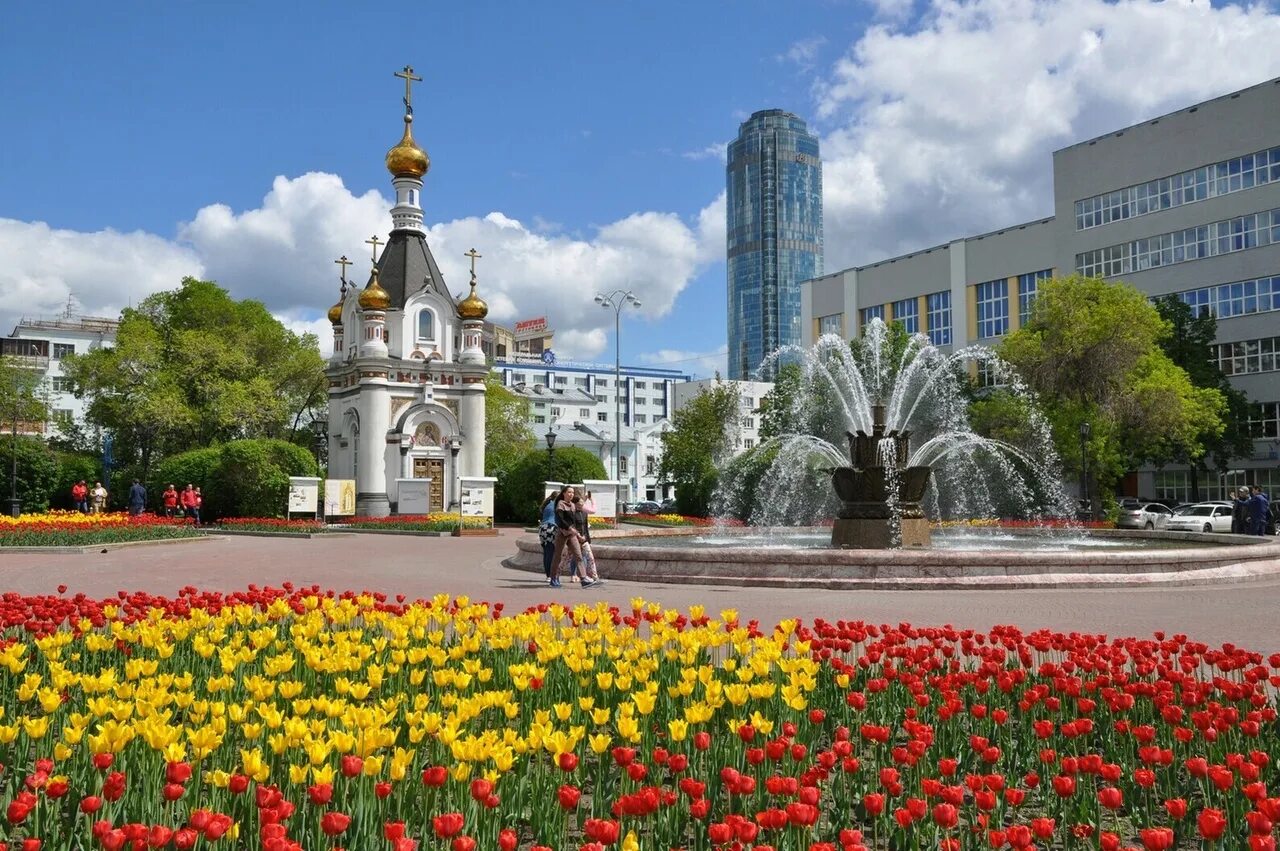 Сколько будет лет екатеринбургу. Екатеринбург площадь города. Екатеринбург лето. Плотинка ЕКБ. Екатеринбург город летом.