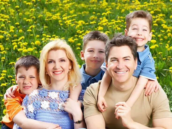 Родители и дети. Семья со счастливым ребёнком. Ребенок в семье. Семья ие. Семья ие.