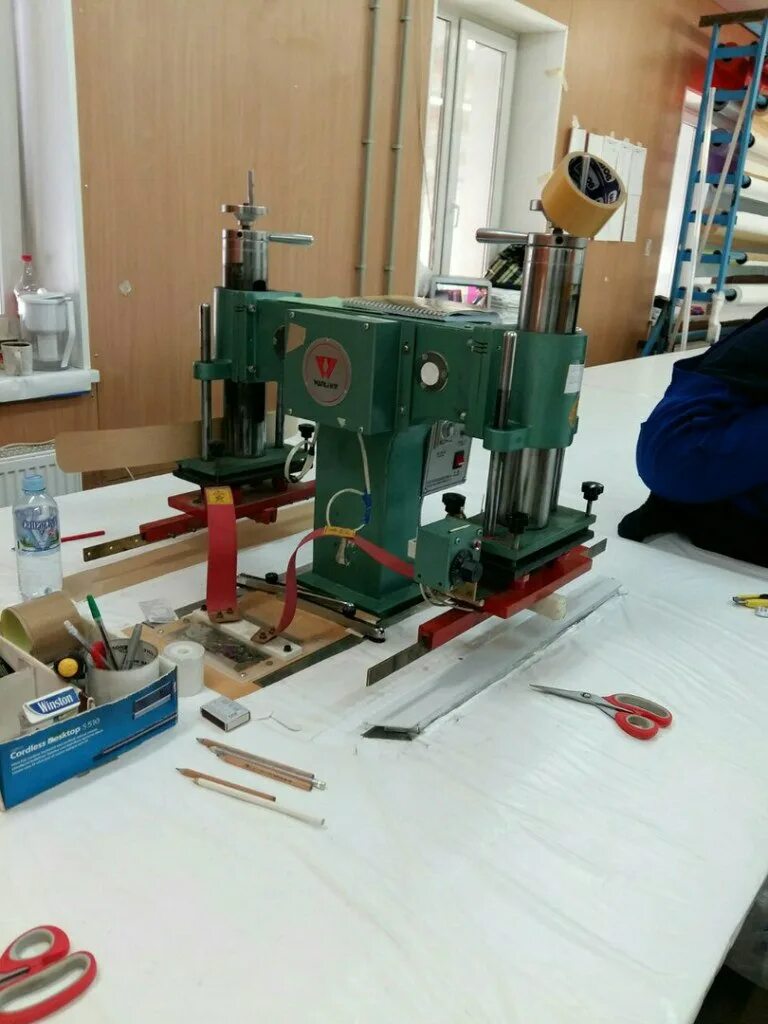 Станок твч zemat zds 4p. Станок для натяжных потолков. Твч станок для натяжных. Твч станки 5000. Твч сварка пвх ткани.