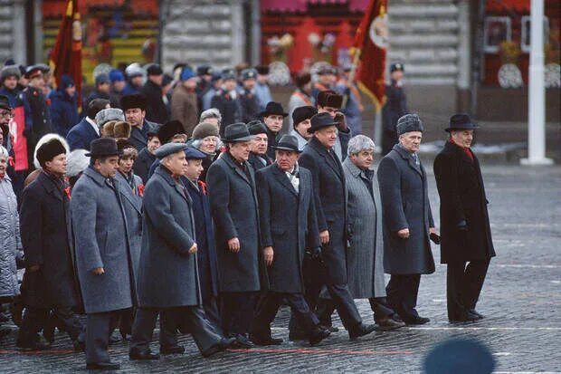 Горбачев на похоронах Черненко. Горбачев на демонстрации. Покушение на горбачева