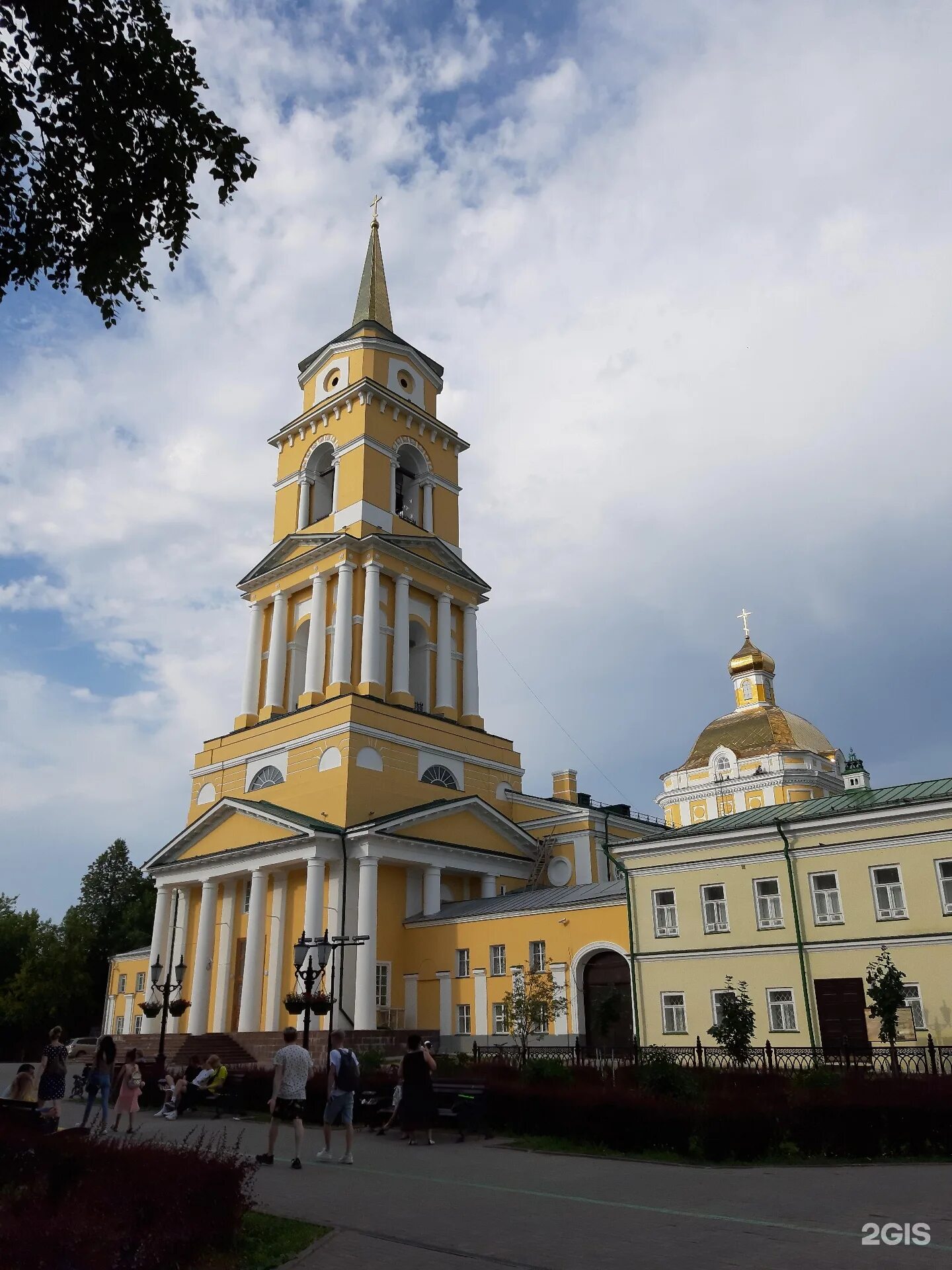 Сайт пермской галереи. Пермская государственная художественная галерея Пермь. Картинная галерея КОМПРОС Пермь. Пермь набережная картинная галерея. Художественная галерея Пермь фото.