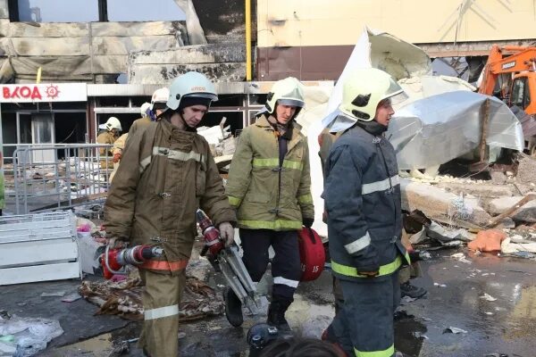 Тц адмирал казань до пожара. Пожар тц адмирал казань 2015. Тц адмирал казань. Тц адмирал казань. Пожар адмирал казань.