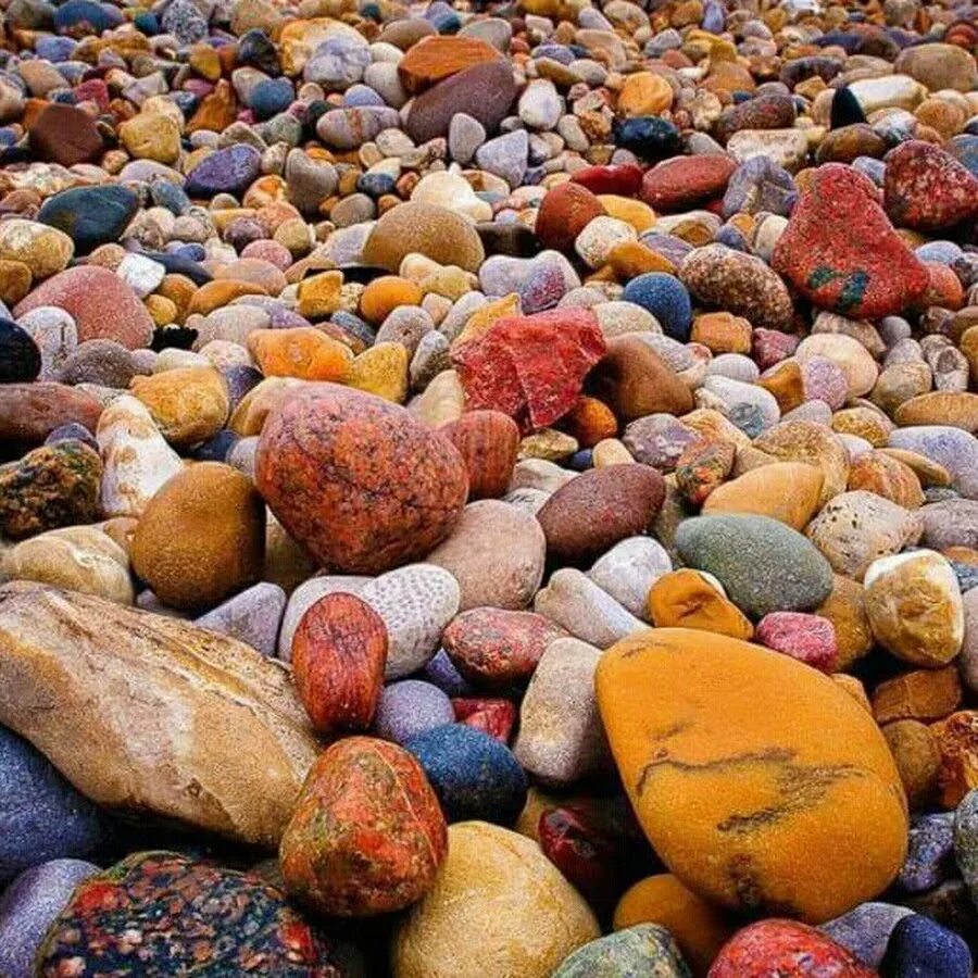 Море камни. Камни морская галька. Яшмовый пляж крым базальт. "золотые камушки" байкала. Море галька.