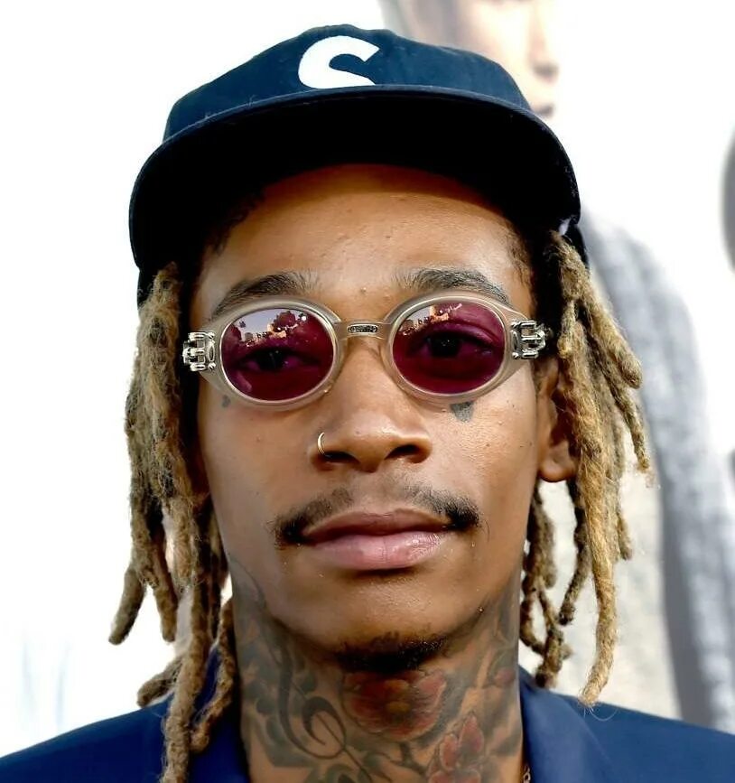 Негр халифа. Wiz khalifa 2013. Уиз резулспул. Халифа певица. Wiz khalifa Sunglasses.