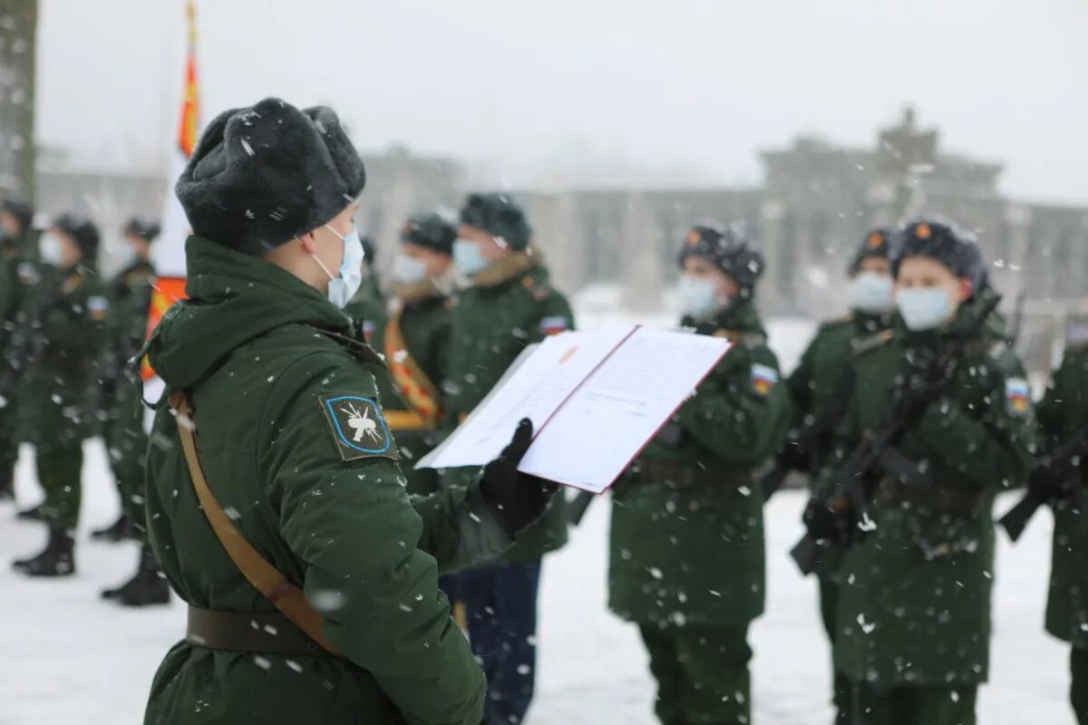 Приняли военно. Зимняя присяга. Присяга зима. Космические войска присяга. Присяга в армии зимой.