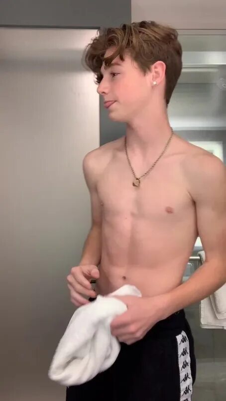 Wanking now. Live for now. Лев кевин асмр. Рэпер алишер моргенштерн. Wanking now.