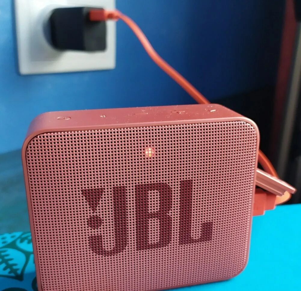 Мини колонка JBL go 2. Колонка JBL go 3 серая. Колонка JBL квадратная маленькая о03. Колонка JBL го квадратная. Колонка jbl квадратная