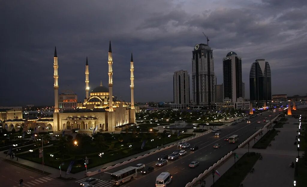 Город назвали грозным. Чеченская Республика Грозный. Грозный Сити мечеть. Мечеть «сердце Чечни». Чеченская Республика столица Грозный.