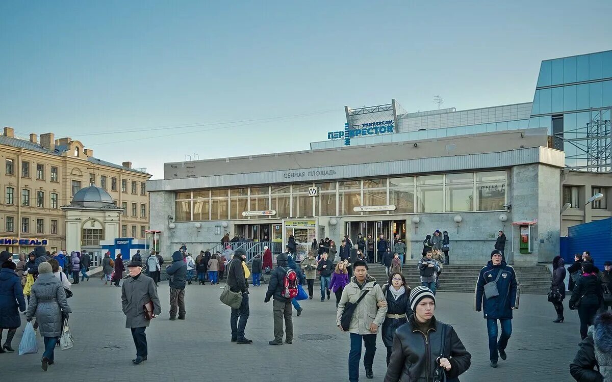 Сенная площадь метро спб. Станция метро сенная площадь спасская садовая. Станция метро садовая санкт-петербург. Станция метро спб сенная площадь. Сенная площадь метро.