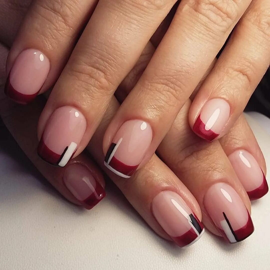 френч красный с белым. наращивание ногтей лунный. лунный маникюр. лунное френч покрытие shellac. маникюр с лунками.