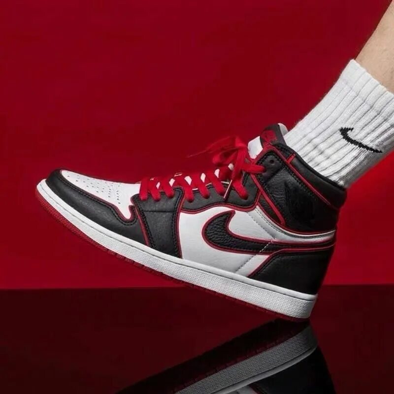 Nike jordan og. Nike Air Jordan 1 Bloodline. Air Jordan 1 Retro High og Bloodline. Nike Air Jordan 1 High Bloodline. Nike Jordan 1.