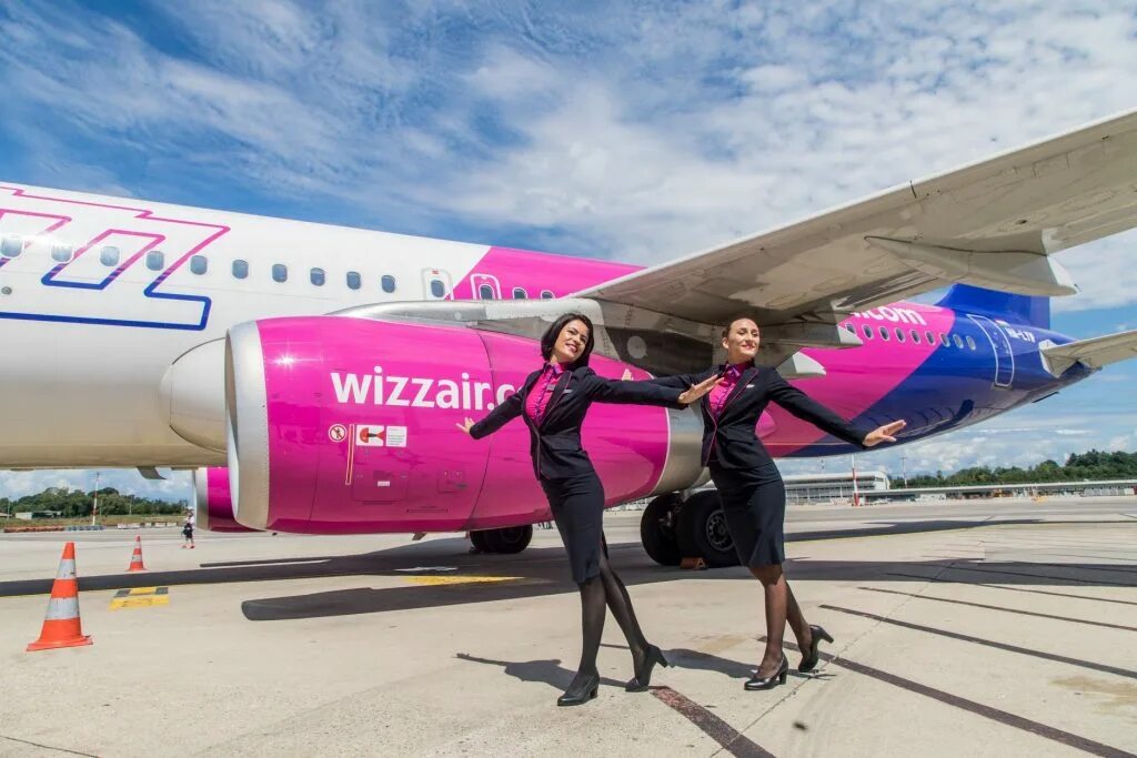 Wizzair москва. Wizz Air stjuardes. Wizz Air стюардессы Сербия. Wizz Air 747.