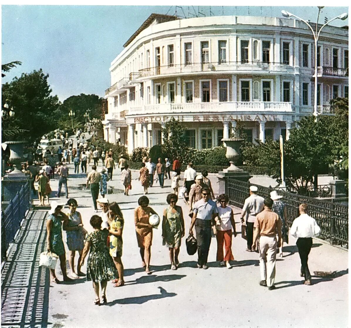 Где в крыму советское. Ялта курорт в СССР. СССР 1960 Ялта. Ялта 60-е годы. Ялта санатории СССР.