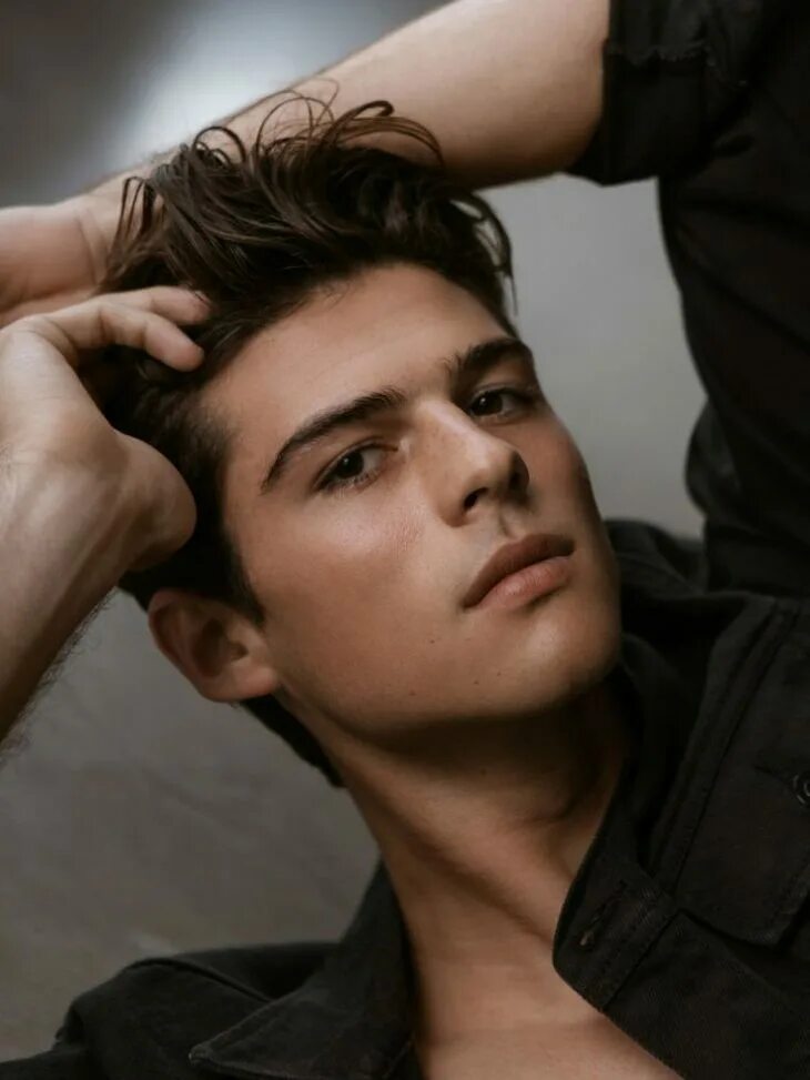 Аниме парень с коричневыми волосами. Макс бошамп. Каштановые волосы у парней. Каштановые волосы у парней. Аниме мальчики.