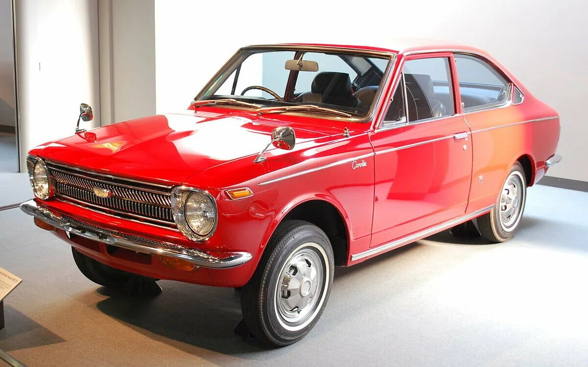 Первое поколение автомобилей. Toyota Corolla 1 поколение. Toyota Corolla 1966. Toyota Corolla 1966 года. Тойота Королла 1 поколения.