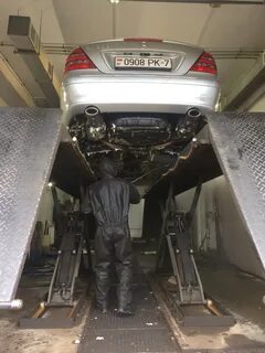 Мойка днища на подъемнике