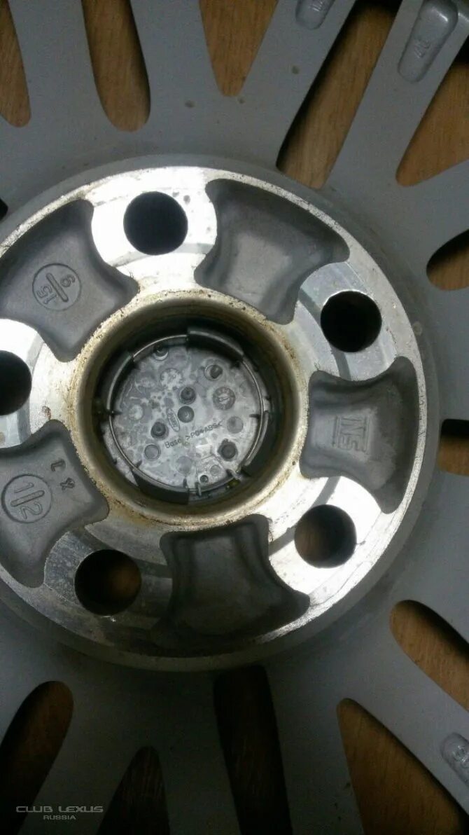 Оригинальные диски toyota r16. Как определить оригинальные диски. Как определить оригинальные диски. 52910a2100. Разница оригинальных дисков от реплики.