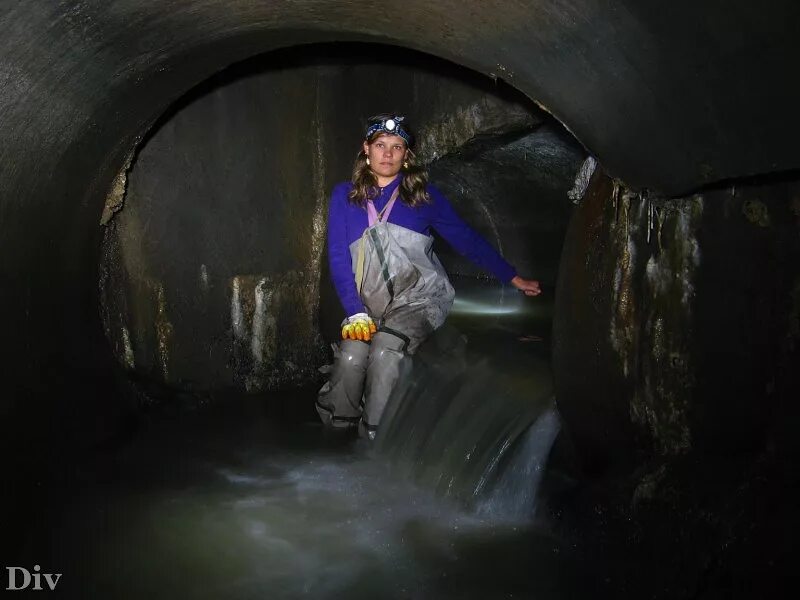 Канализационный коллектор 1200 мл. Канализационного коллектора ду1800. Тоннельный канализационный коллектор "северная долина". Коллектор канализации 1800мм. Что такое коллектор канализации.