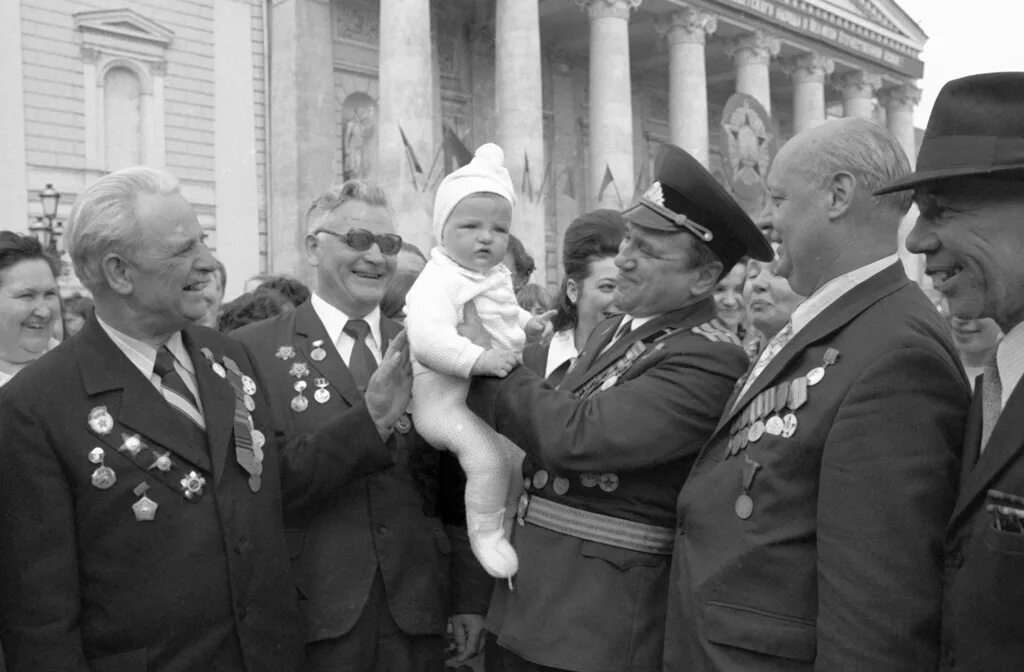 Победа в вов. Встреча ветеранов ВОВ 1960. Ветераны ВОВ празднование Победы 1975. Советский ветеран. Встречи ветеранов ВОВ У большого театра