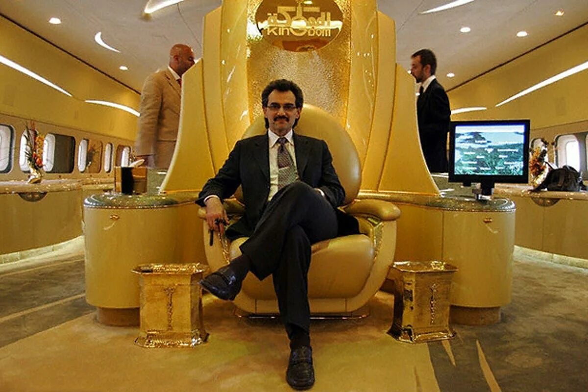 Самый богатый король. Аэробус а380 принца Саудовской Аравии. Аль-Валид Бен Талал. Принц Аль-Валид ибн Талал Аль Сауд. Саудовской Аравии Аль-Валиду Бен Талалу . Самолет.