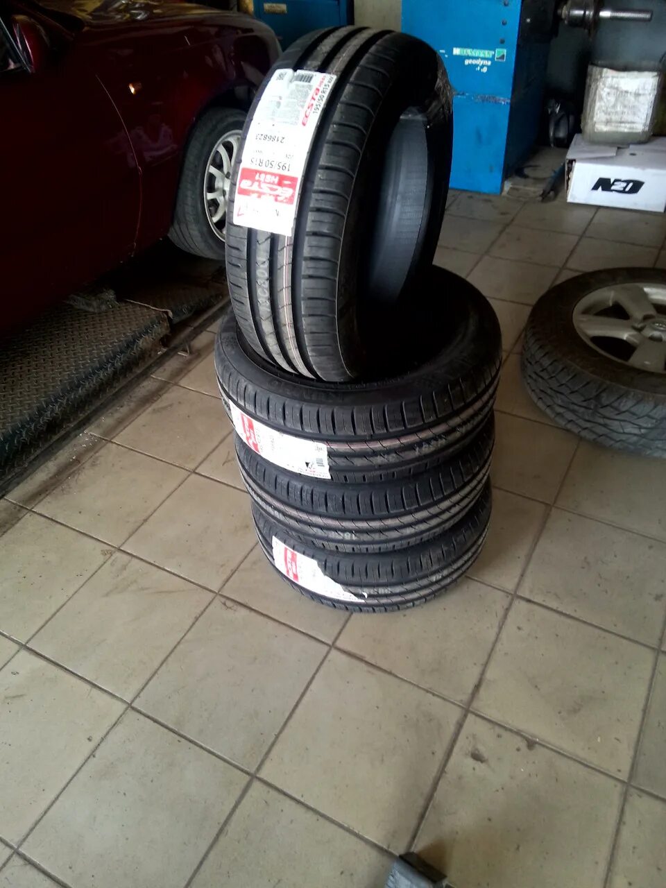 Kumho ecsta hs52 215 65 r17. Kumho Ecsta hs52 195/50 r15 82h. Kumho HS 195 50 r15. Кумхо Ecsta hs51. Kumho Ecsta hs52 195/50 r15.