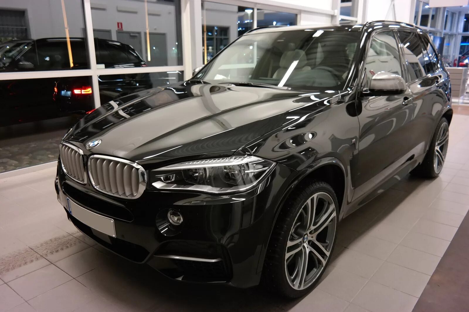 Бмв x5 f15 черный. Бмв х5 f15. Bmw f15 в пленке. Bmw x5 f15 отзывы. Кузова бмв x5 f15.