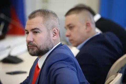 Приходить депутат