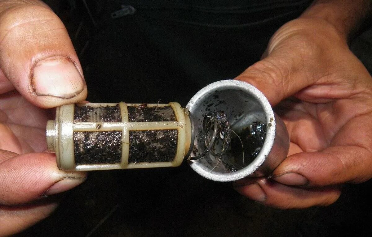 Грязный топливный фильтр. Топливный фильтр дизель 11000h11. Забитый топливный фильтр. 3. Фильтр тонкой очистки форд фокус 2 1.