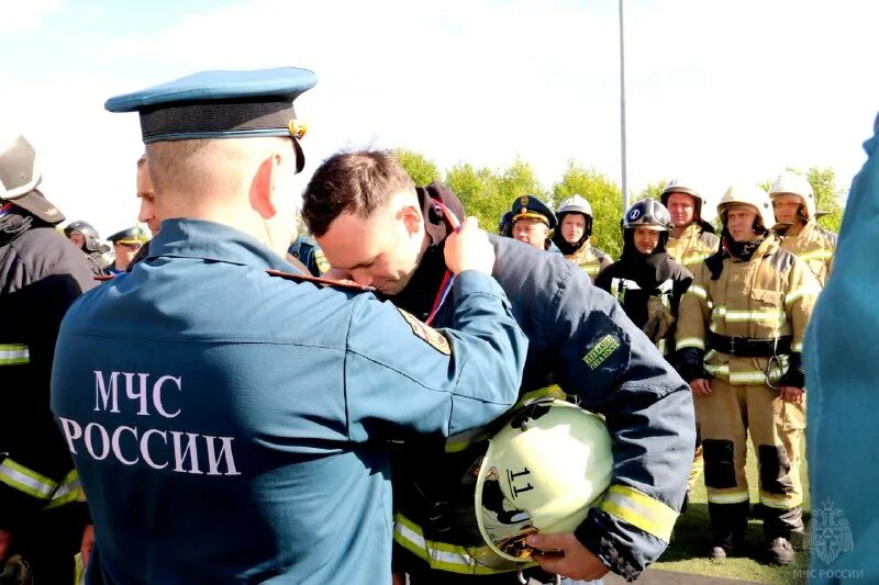 48 спецуправление североморск мчс. местного пожарно-спасательного гарнизона мурманской области. мчс североморск. 48 управление мчс североморск. с праздником мчс.