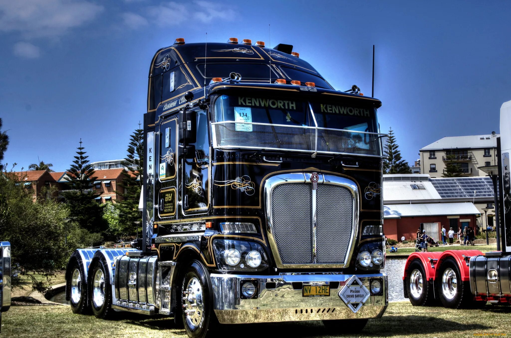 Что такое трак. Kenworth k200 custom. тягач кенворт большой. американский тягач alpine. американские траки кенворт безкапотник.