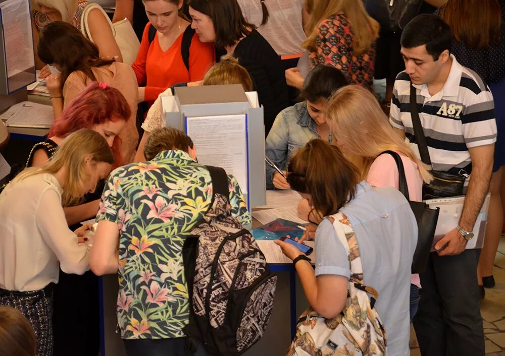 Студенты мглу. Предуниверситарий мглу. Мглу внутри. Ректор мглу краева. Библиотека мглу.