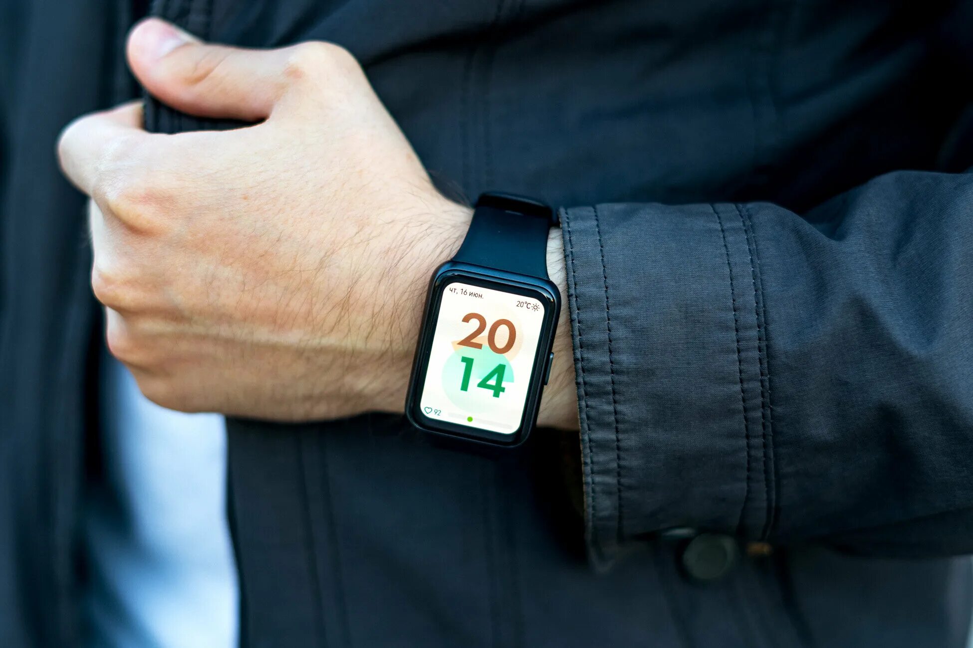 Fit 2 обзор. Huawei watch fit 2. фитнес-браслеты huawei band 6. watch fit vs watch fit 2 dimensions. huawei watch fit 2 экран с приложениями.