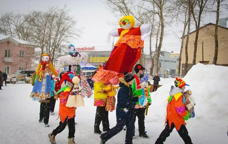украшение санок. масленичное шествие парад. детям о масленице. с началом масленицы. паровозик масленица музыкальная.