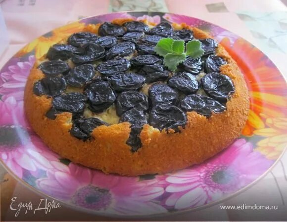 Рецепт: Пирог из песочного теста "С грецкими орехами, медом и черносливом"
