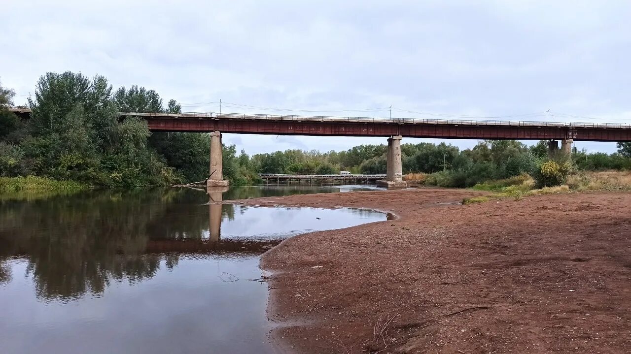 Уровень воды в реке самара. Река Самара Бузулук. Река Самарка Бузулук. Бузулук река Самара Жирап. Мост в Бузулуке через Самарку.