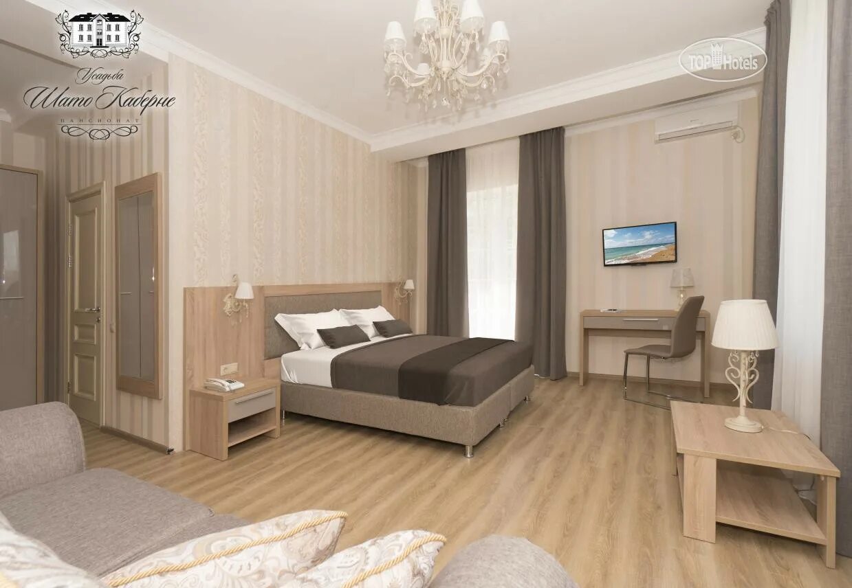 Family hotel usadba. Отель дивный мир усадьба шато анапа. Курортный отель "дивный мир усадьба шато". Отель в анапе усадьба шато. Отель шато анапа.