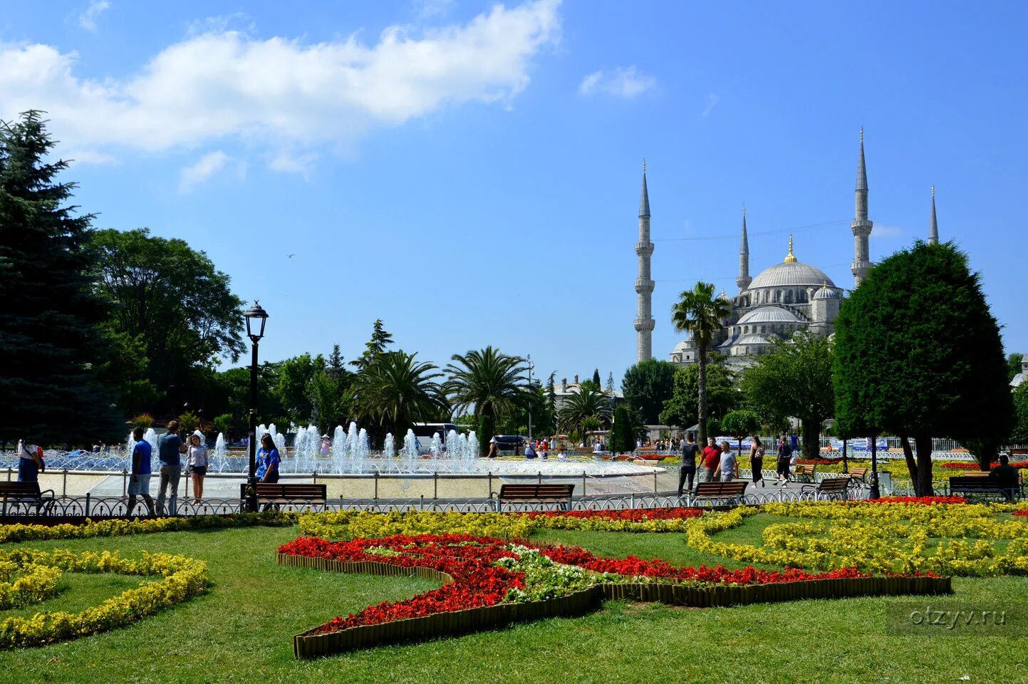 Султанахмет отзывы. Площадь Султанахмет (Sultanahmet Meydani). Ипподром Стамбул Султанахмет. Площадь ипподром в Стамбуле. Центральная площадь Стамбула.